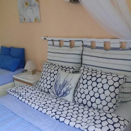 Lagonissi Summer House *